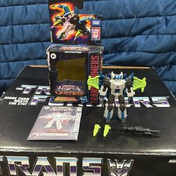 Transformers Legacy United - Core Class Energon Universe Megatron