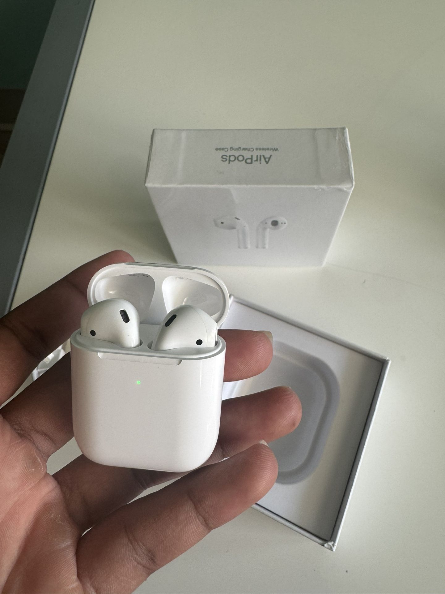 Airpods (1st Generation)