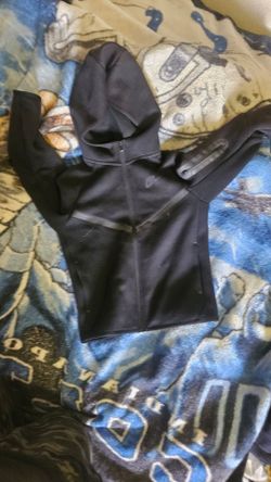M boys nike tech