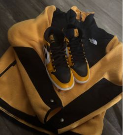 🔥 Jordan 1’s with NorthFace Fleece 🥶