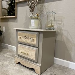 Broyhill Nightstand/end Table 