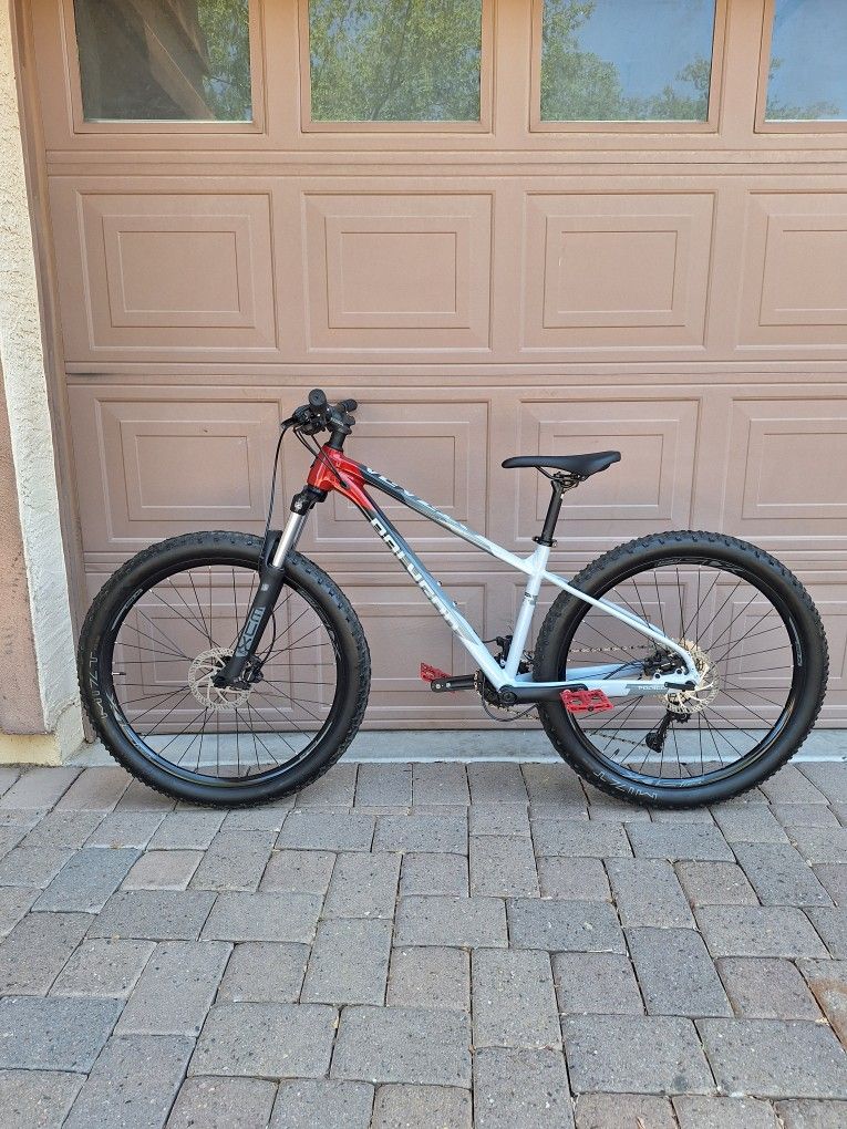 POLYGON XTRADA FIVE 27.5 INCH MOUNTAIN BIKE 10 X 2 SPEED LIKE NEW ( CHECK MY OTHER BIKES)