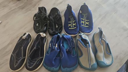 Toddler Water Shoes Size Large 9/10