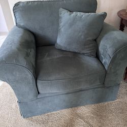 Oversized Comfy Armchairs + Ottoman Set (City Furniture) – Great Deal!