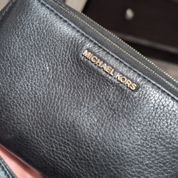 Michael Kors Jet Set Travel Continental wallet in black pebbled leather with gold-tone hardware