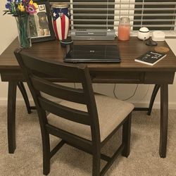 Great Condition Desk & Chair For Sale Must Pick Up