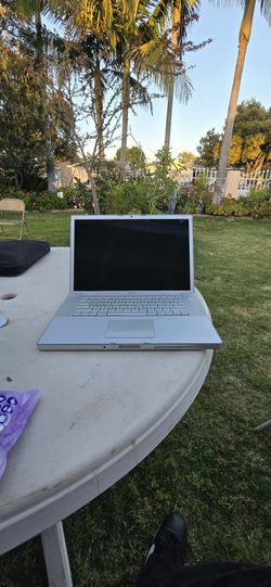 Apple MacBook Pro A1260 15.4" - C2D 2.4ghz | 2gm RAM | 200gb HHD | No Battery