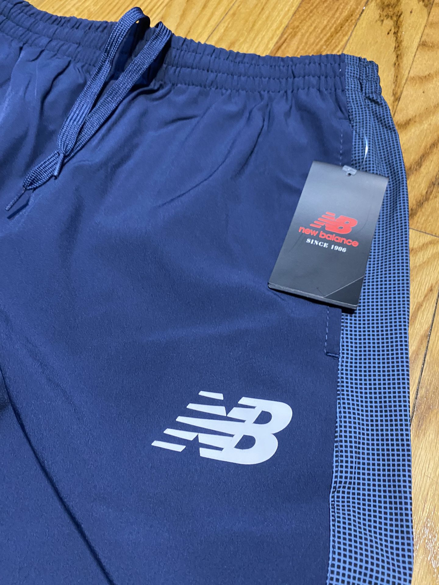 Mens New Balance All Motion 4-Way Stretch Running Wind PANTS Size Xl for  Sale in Mcallen, TX - OfferUp