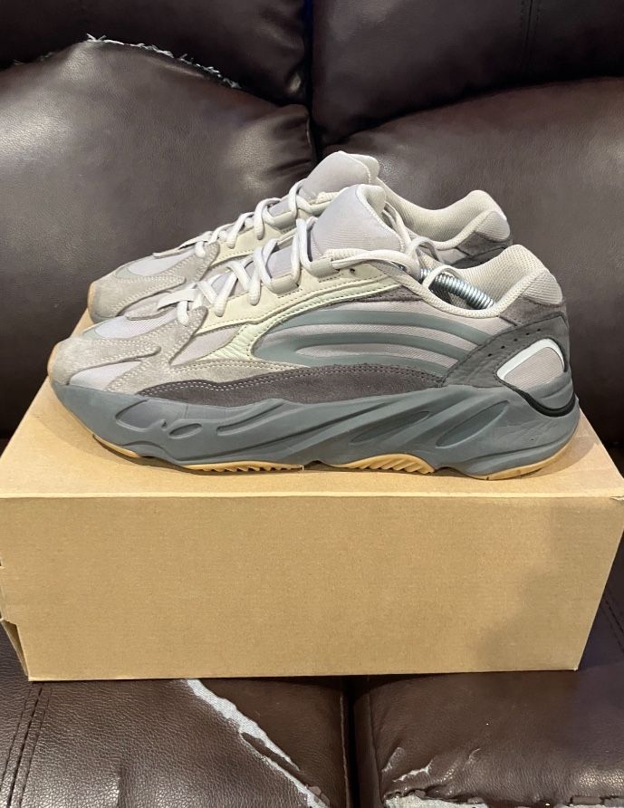 Adidas Yeezy Boost 700 V2 Tephra Size 11