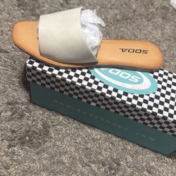Woman’s Size 6.5 Cream Sandals 