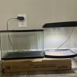 Two 2.5 Gallon Glass Fish Tank  25$ For Both 