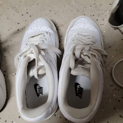 Nike Shoes In Size 6 