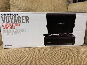 *LIKE NEW* Crosley Voyager Vinyl Record Player with Speakers and Bluetooth