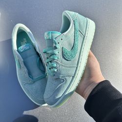 Jordan 1 retro low og women’s