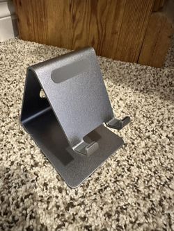 Brand New Phone Stand Simple Desk Stand