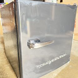 Frigidaire Mini Refrigerator 