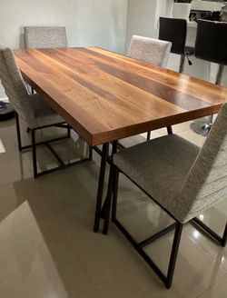 Rooms To Go Modern Wood Dining Table Set with 4 Upholstered Chairs