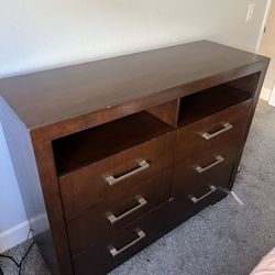 Dresser + FREE nightstand 