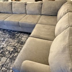 Excellent Condition Sectional Couch 10x8