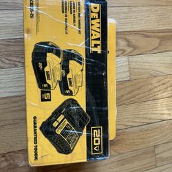 Dewalt 20V 5.0Ah (2-pack) and DCB1104 Charger Kit ( NEW)