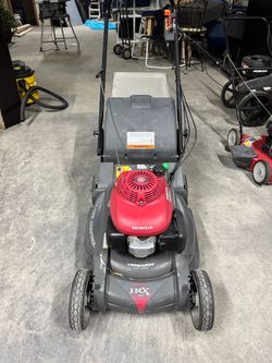 Honda self pulling lawnmower