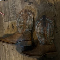 Ariat woman boots 