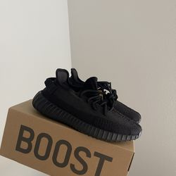 ADIDAS YEEZY V2 ONYX SIZE 6