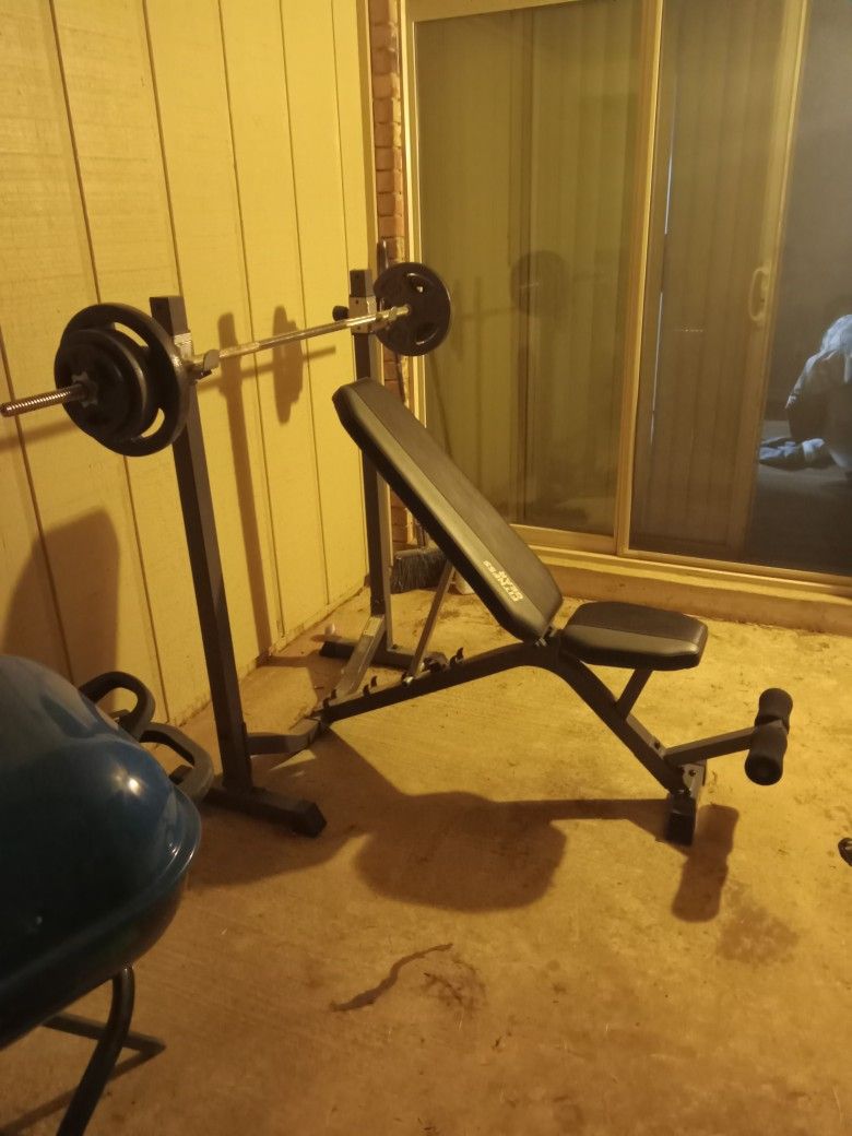 Weight Bench In Good Condition, 150lbs Weights