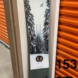 153 cm. NEW Never Summer Lady FR women’s freeride snowboard