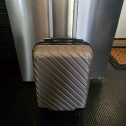 19h 12w 7d Hardcase Carry On Luggage Suitcase One Zipper Broken