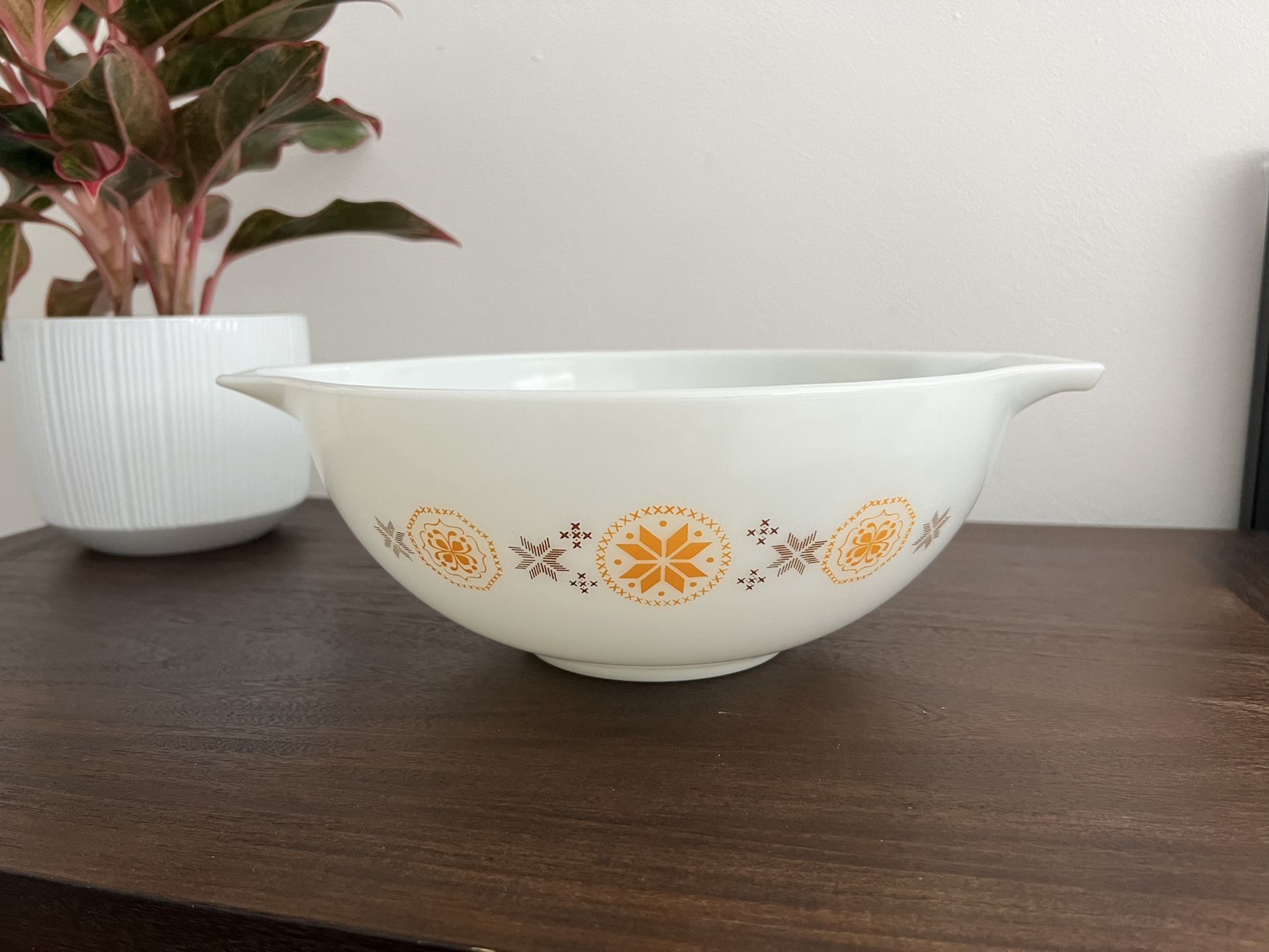 MCM 1963 Pyrex Cinderella Town And Country Bowl