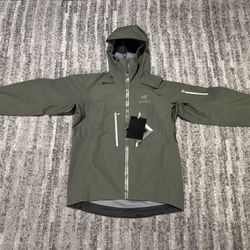 TAGS** ARC'TERYX Alpha SV Jacket Fog Green Size: L & XL 2022