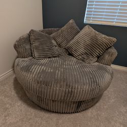 Lindyn Oversized Swivel Accent Chair By Ashley Furniture 