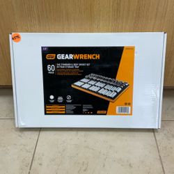 1/2” GEAR WRENCH 60 PIECE SAE STANDARD & DEEP SOCKET SET IN FOAM STORAGE TRAY.