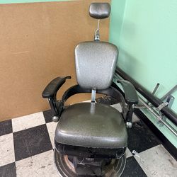 Free!!! Vintage barber chair.  DONT know if it works FCFS