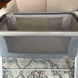 Grey, brown neutral boy and girl Bassinet