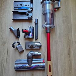 Dyson-V15-Detect-Vacuum-Cleaner..