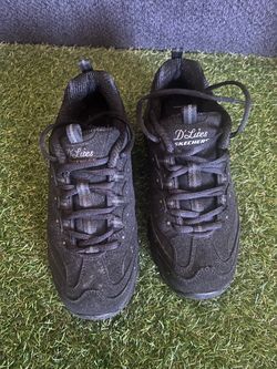 Skechers D’Lites Memory Foam Wide Fit Women’s Size 9