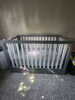 Gray Baby Crib with Storage Drawer