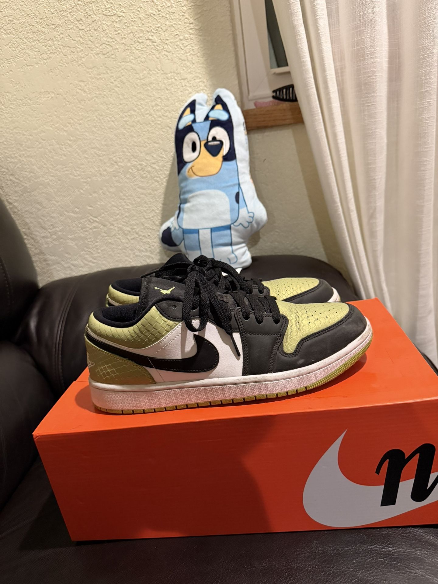 Jordan 1 Low Snakeskin Vivid Green Size 12w