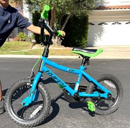 Huffy kids bike with foot and hand brake and bell