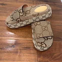 Gucci Slide Only 250!!
