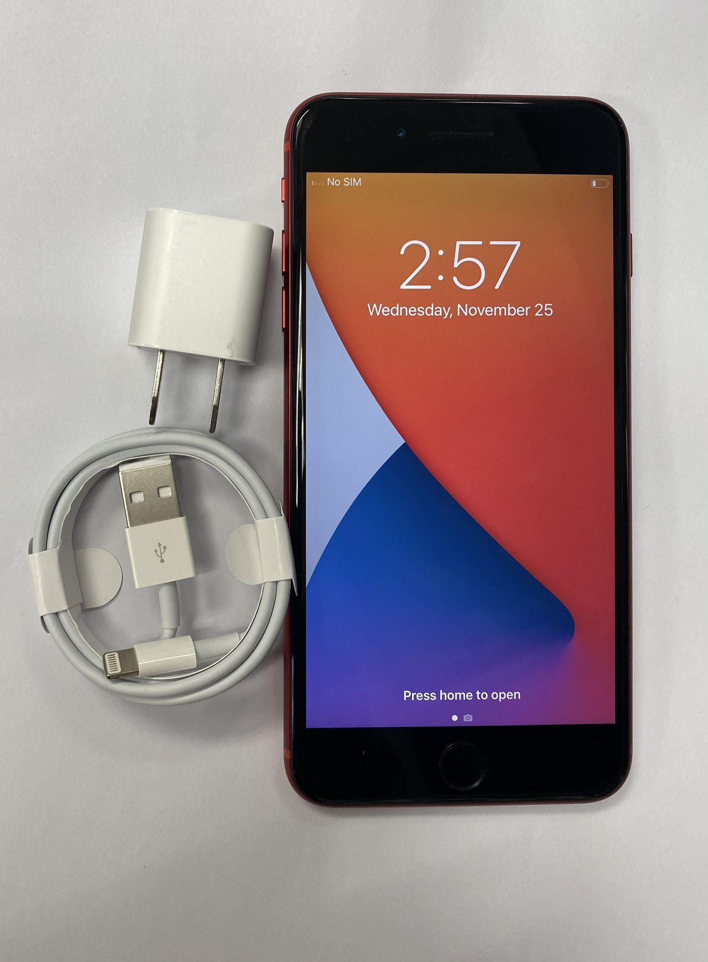 Factory unlocked apple iphone 8 plus 64 gb , store warranty