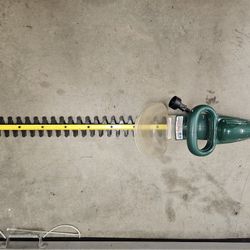 Weed Eater 16" Dual Action Battery-Powered Hedge Trimmer 