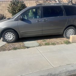 2005 Toyota Siena