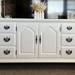 Beautiful Solid Wood White Thomasville Dresser