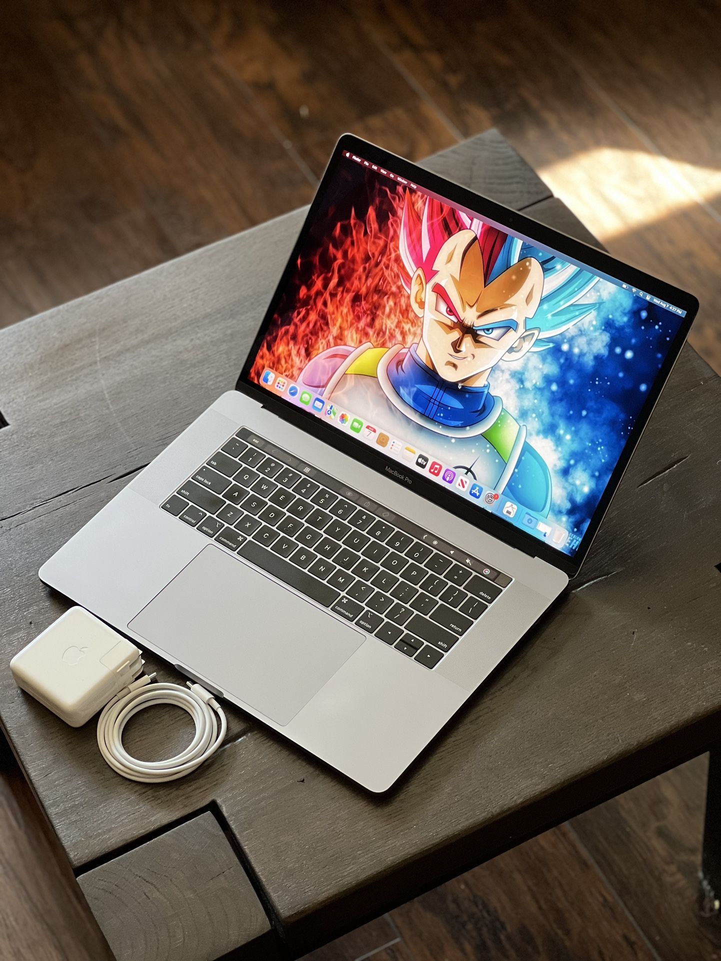 MacBook Pro 15” 2.2ghz i7 (6core) 16gb/256gb