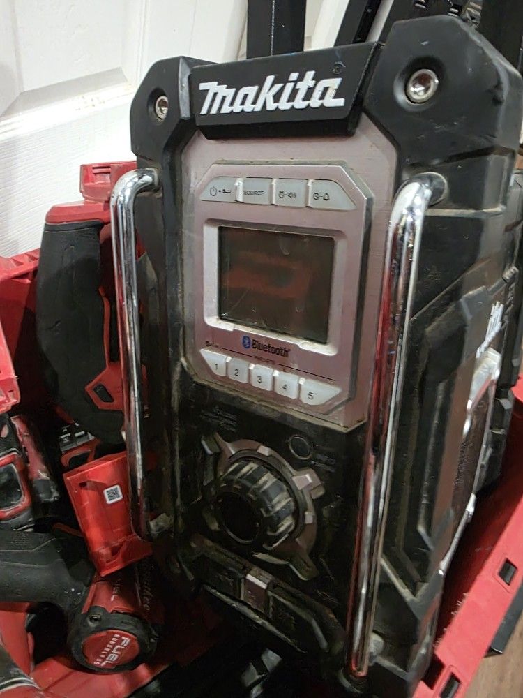 Makita Radio  18v And Saw 36v 