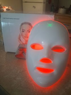 Light facial beauty instrument