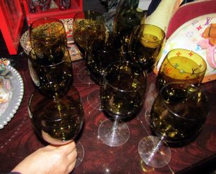 Lot of 11 Tall Oval Wine Drinking Glasses Yellow Amber Color with Short Stem